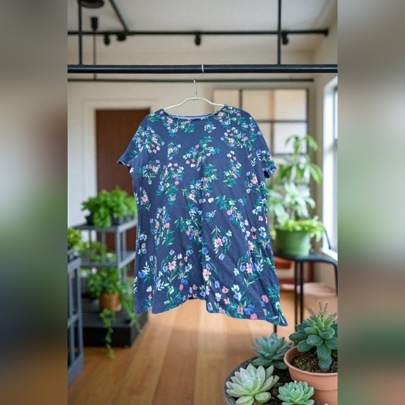Croft & Barrow Essential Crewneck TeeColor: Indigo Multi Floral Size: LARGE EUC - Picture 4 of 7